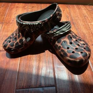 Crocs Classic- Animal Remix Clogs women’s 8, men’s 6